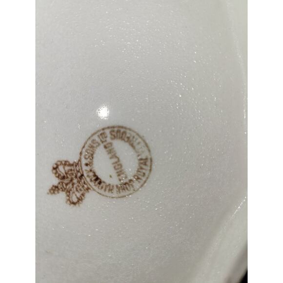 John Maddock & Sons Royal Vitreous China Antique Covered Server & Gravy boat - Picture 7 of 10